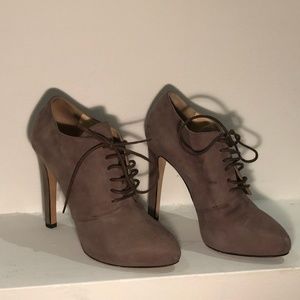 Barneys New York Suede Lace Up Pump, size 6